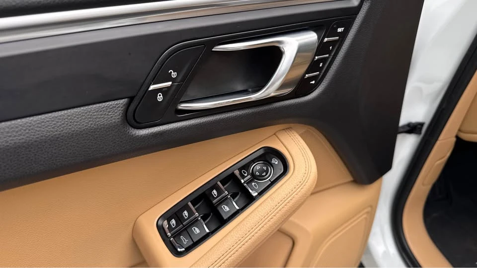 2018 Porsche Macan - Image 10 of 20