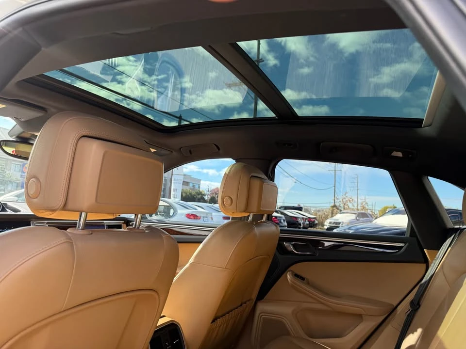 2018 Porsche Macan - Image 9 of 18