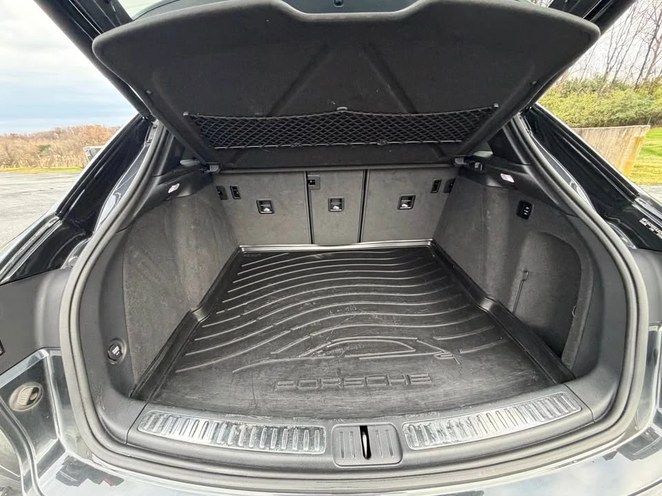 2018 Porsche Macan - Image 17 of 18