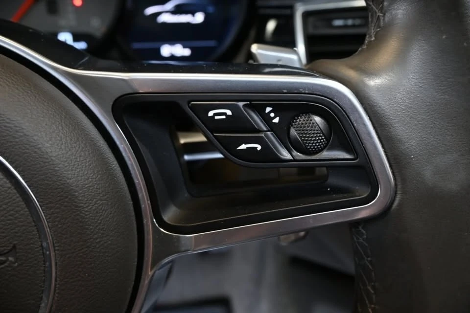 2018 Porsche Macan - Image 17 of 19