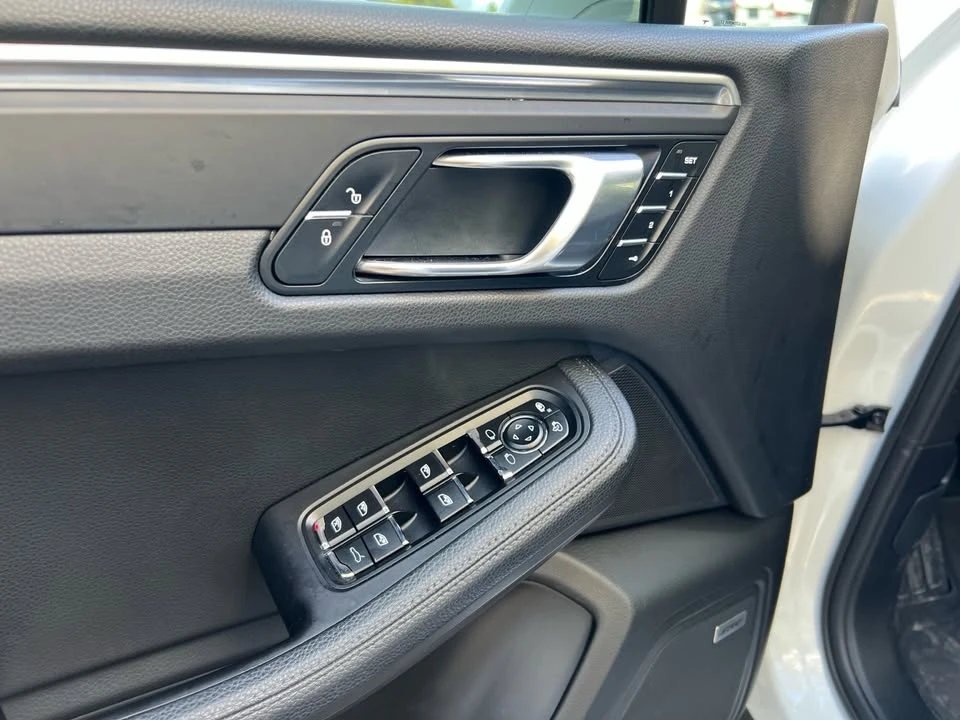 2018 Porsche Macan - Image 8 of 20