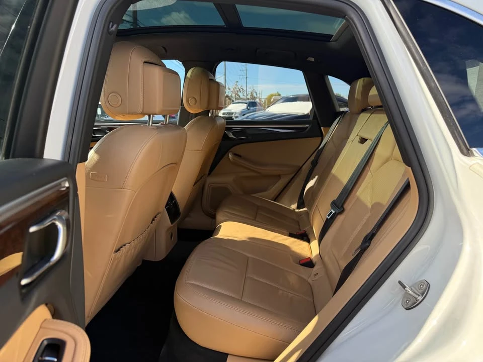 2018 Porsche Macan - Image 10 of 18