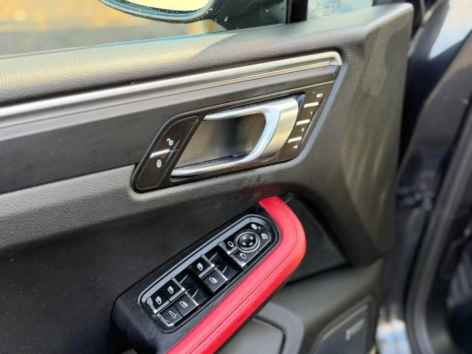 2018 Porsche Macan - Image 8 of 19