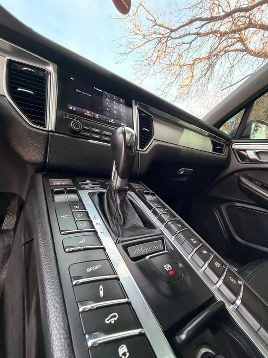 2018 Porsche Macan - Image 8 of 9