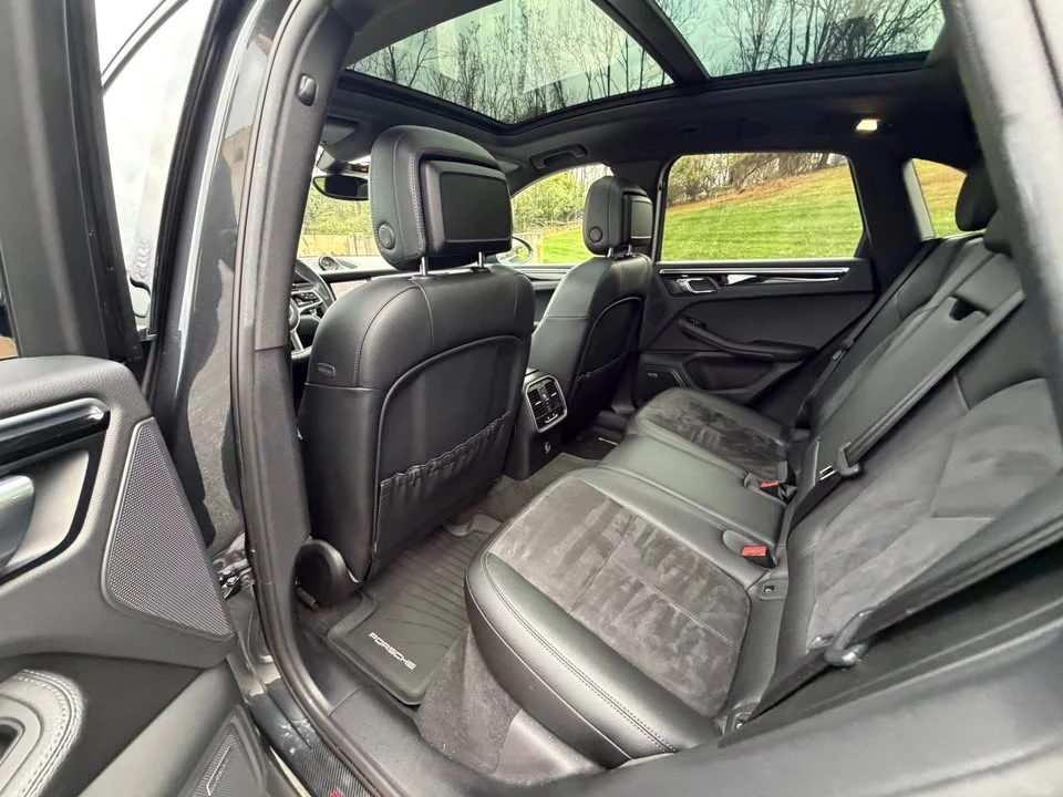 2018 Porsche Macan - Image 16 of 18