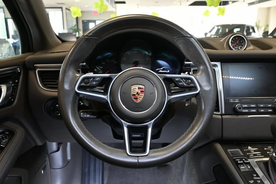 2018 Porsche Macan - Image 16 of 19