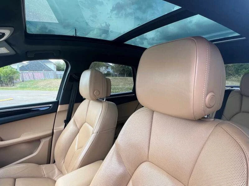 2018 Porsche Macan - Image 11 of 20