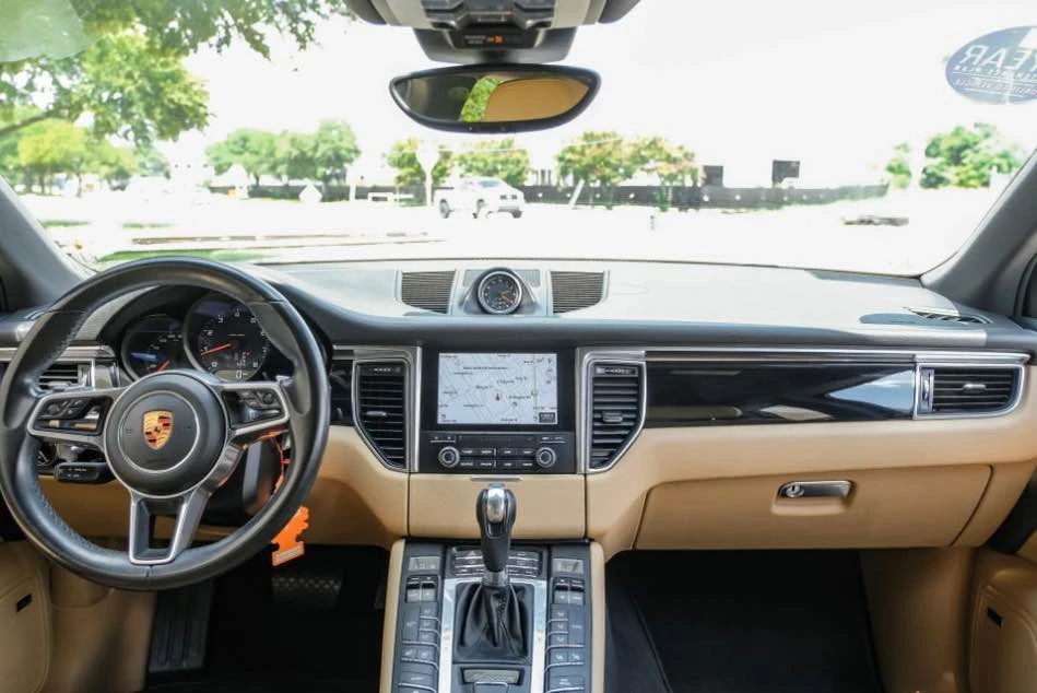 2018 Porsche Macan - Image 9 of 12