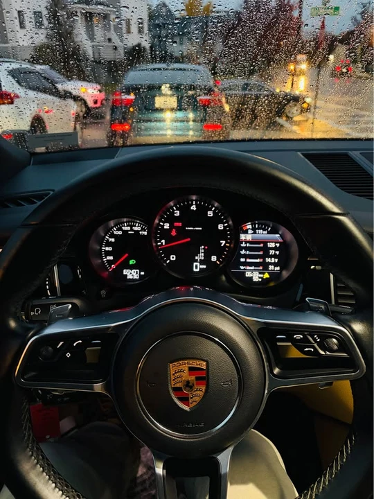 2018 Porsche Macan - Image 10 of 14