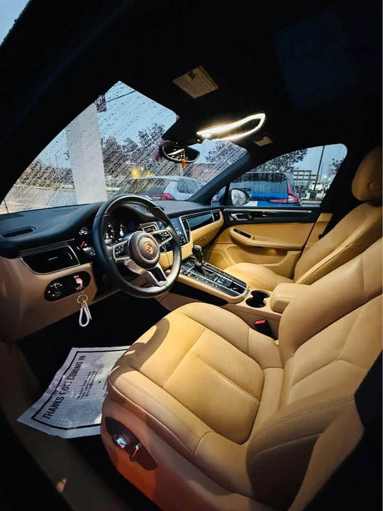 2018 Porsche Macan - Image 9 of 14