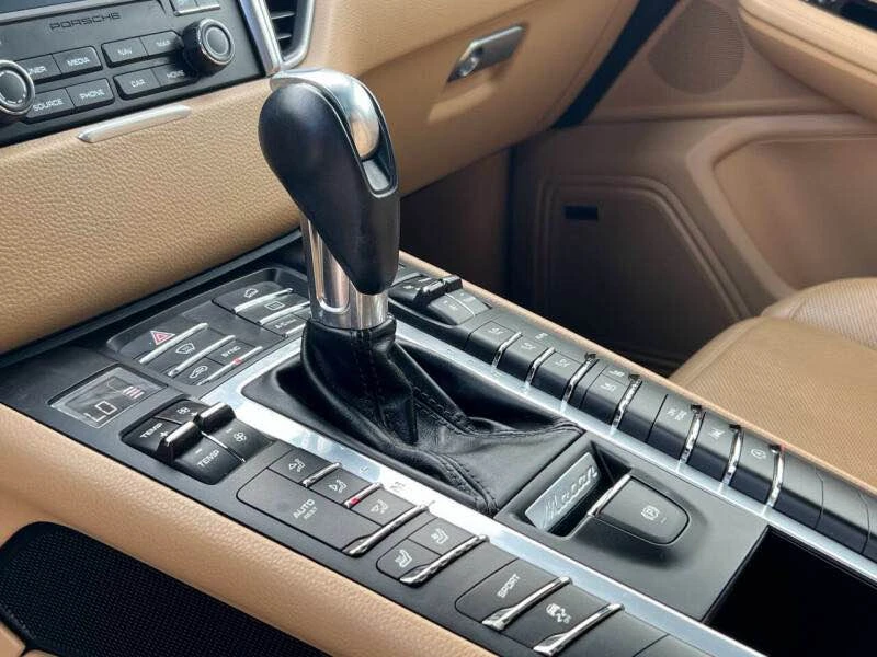 2018 Porsche Macan - Image 13 of 20