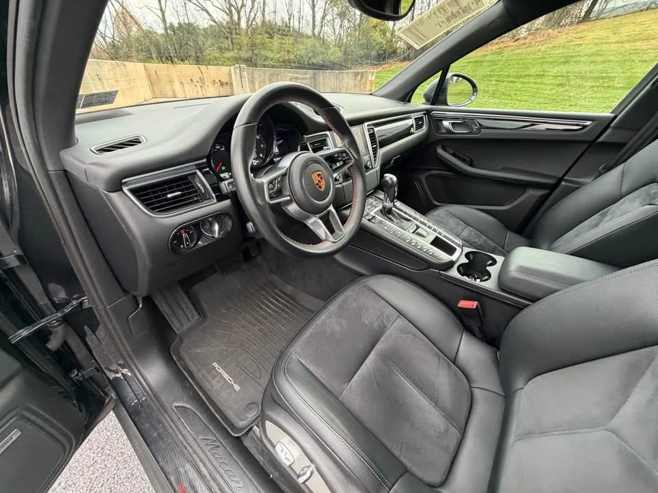 2018 Porsche Macan - Image 14 of 18