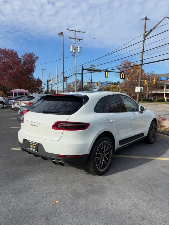 2018 Porsche Macan - Image 2 of 3