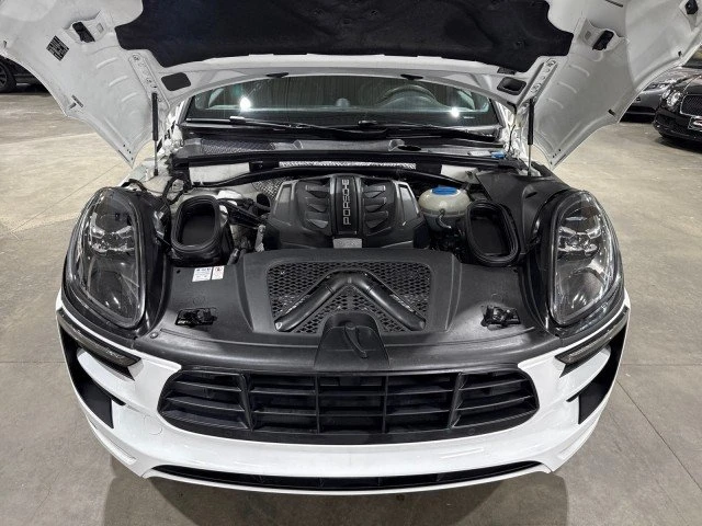 2018 Porsche Macan - Image 18 of 20
