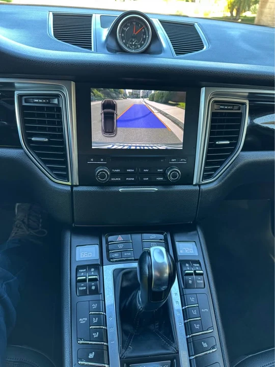 2018 Porsche Macan - Image 11 of 17