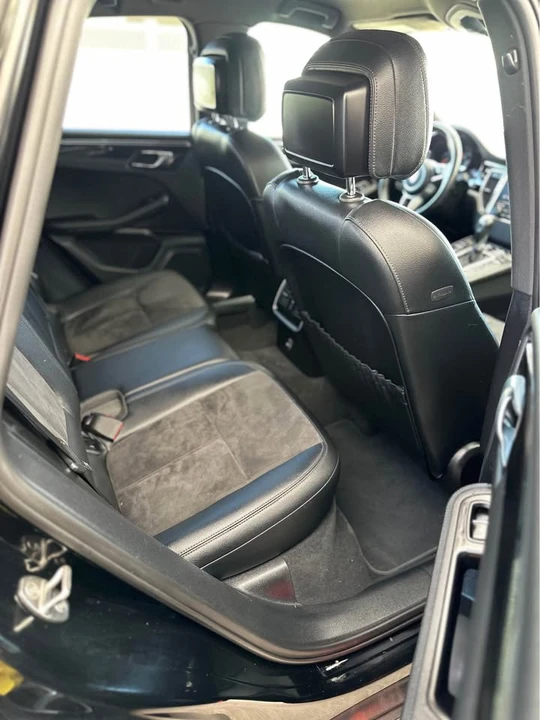 2018 Porsche Macan - Image 9 of 17