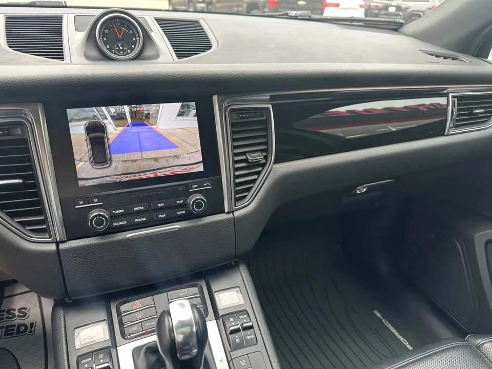 2018 Porsche Macan - Image 12 of 19