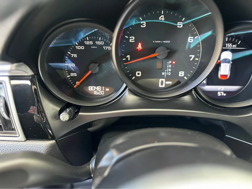 2018 Porsche Macan - Image 16 of 17