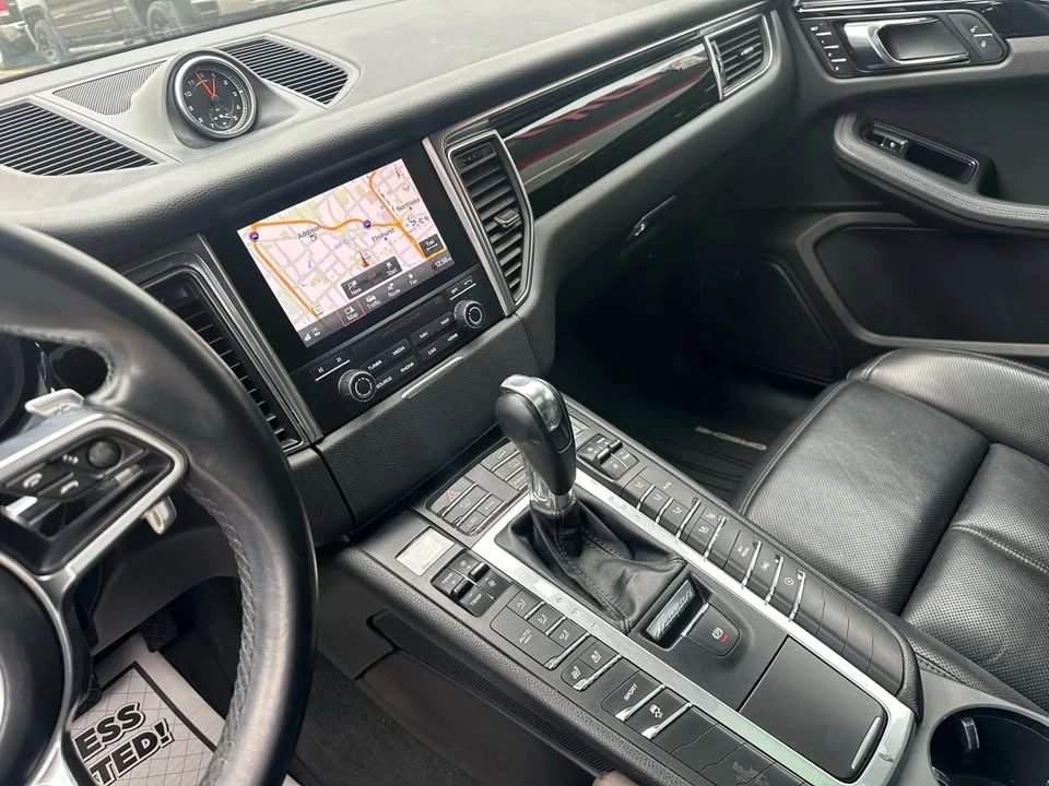 2018 Porsche Macan - Image 13 of 19
