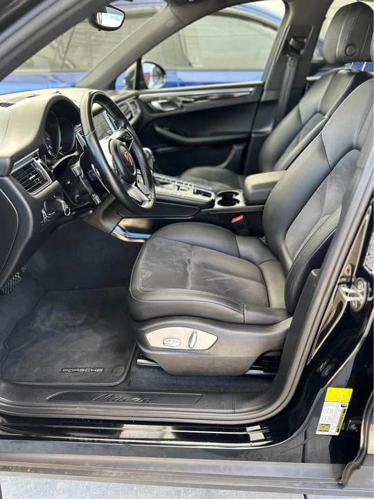 2018 Porsche Macan - Image 14 of 17