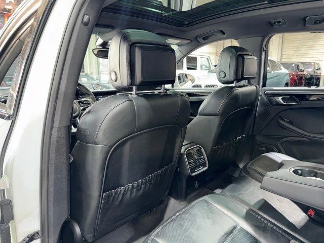 2018 Porsche Macan - Image 11 of 20