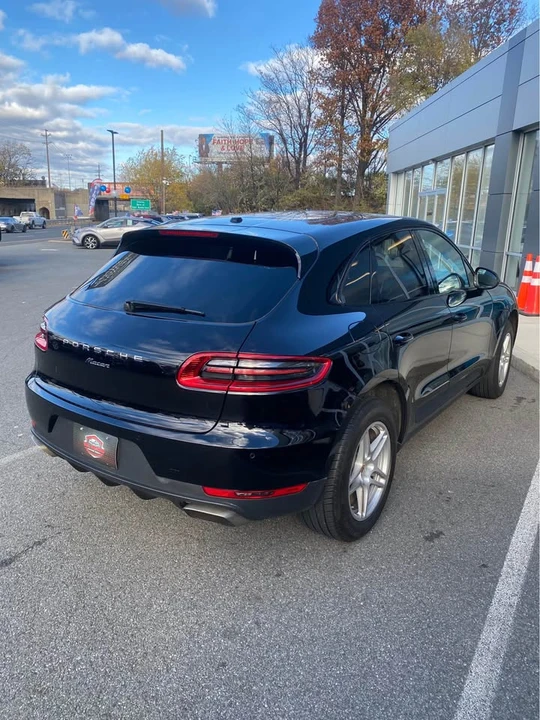 2018 Porsche Macan - Image 9 of 10