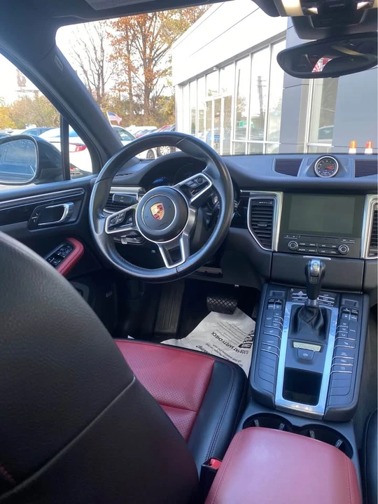2018 Porsche Macan - Image 6 of 10