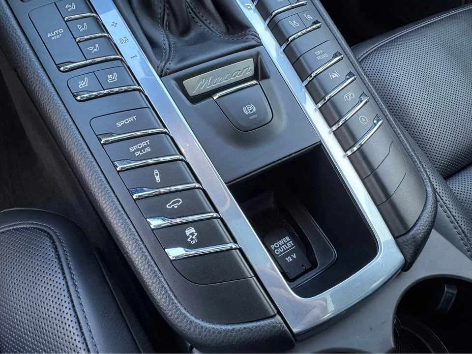 2018 Porsche Macan - Image 15 of 20