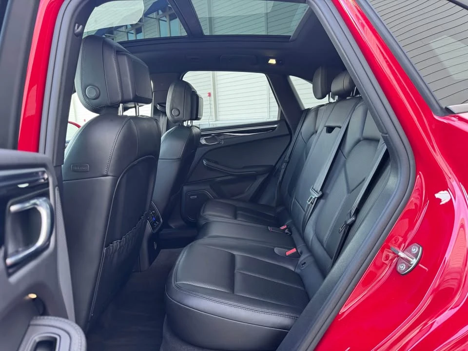 2018 Porsche Macan - Image 16 of 20