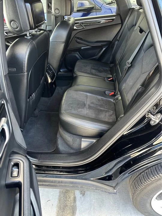 2018 Porsche Macan - Image 15 of 17