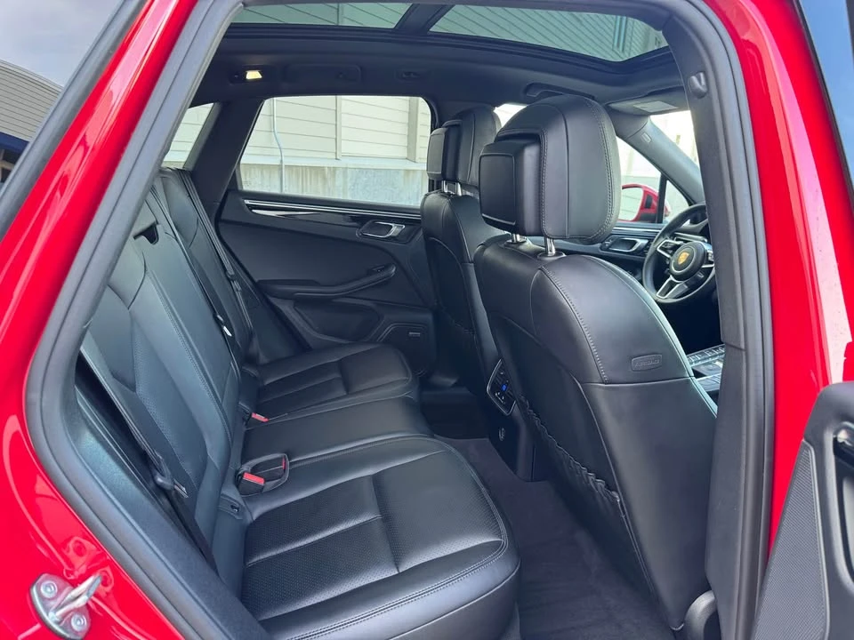 2018 Porsche Macan - Image 18 of 20