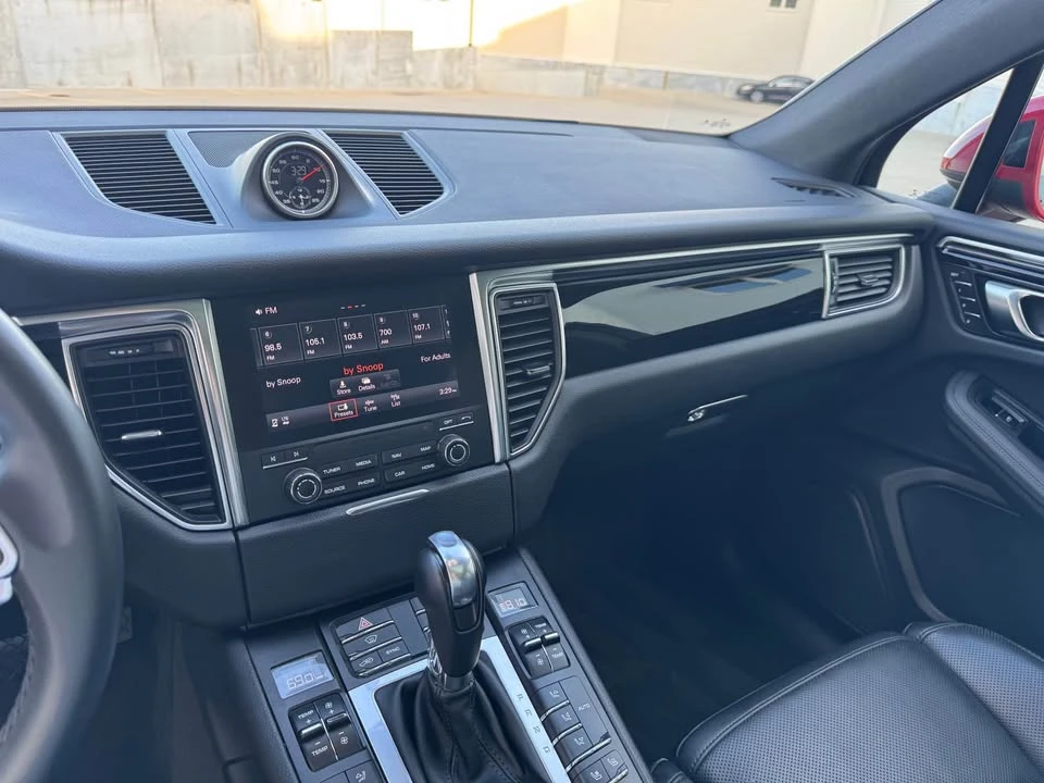 2018 Porsche Macan - Image 12 of 20