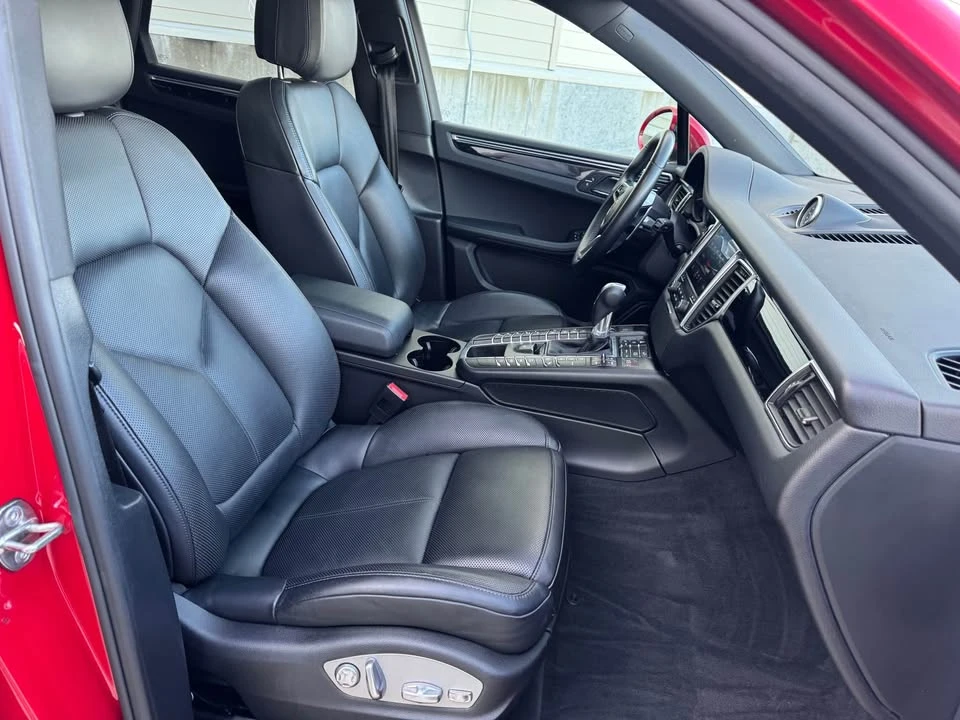 2018 Porsche Macan - Image 19 of 20