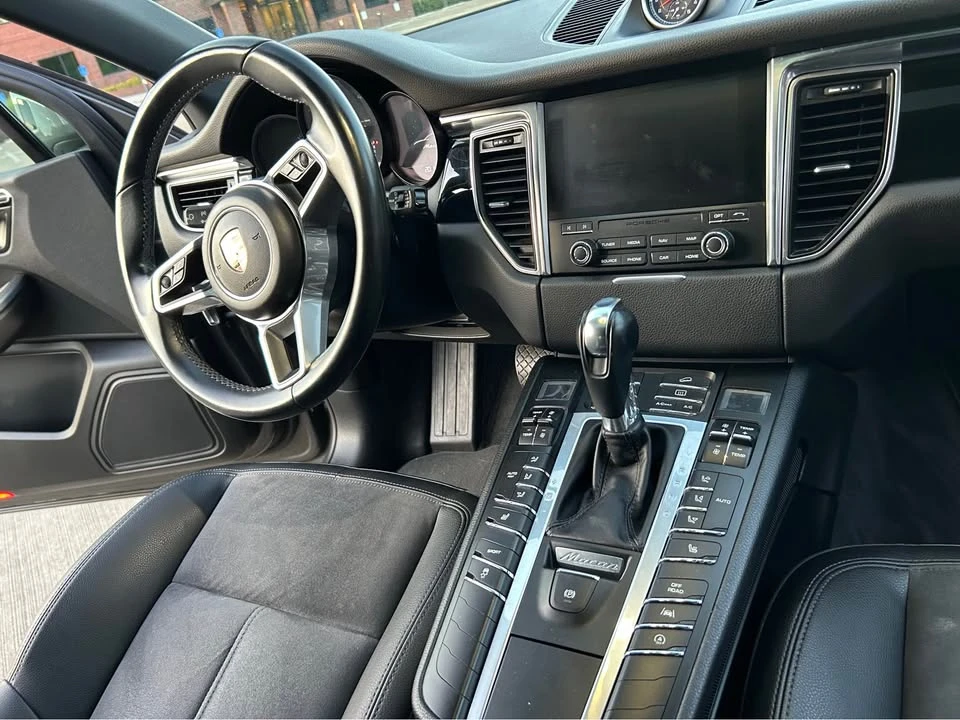 2018 Porsche Macan - Image 8 of 11