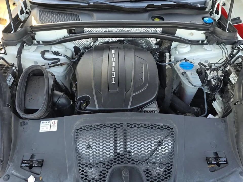 2018 Porsche Macan - Image 12 of 13