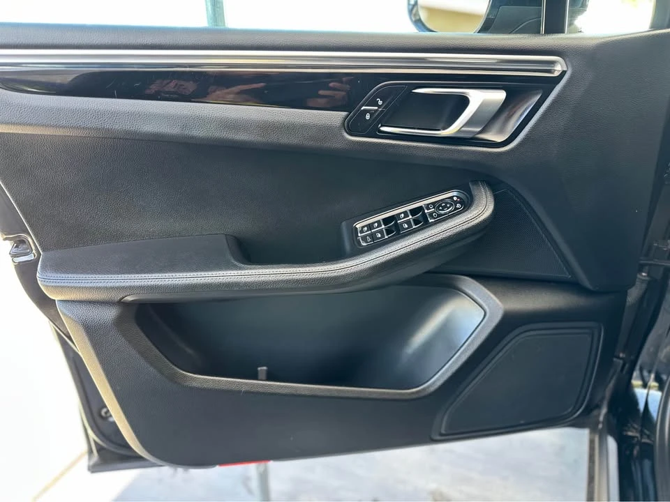 2018 Porsche Macan - Image 13 of 17