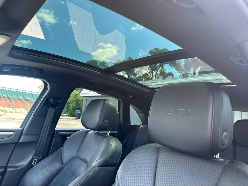 2018 Porsche Macan - Image 17 of 20
