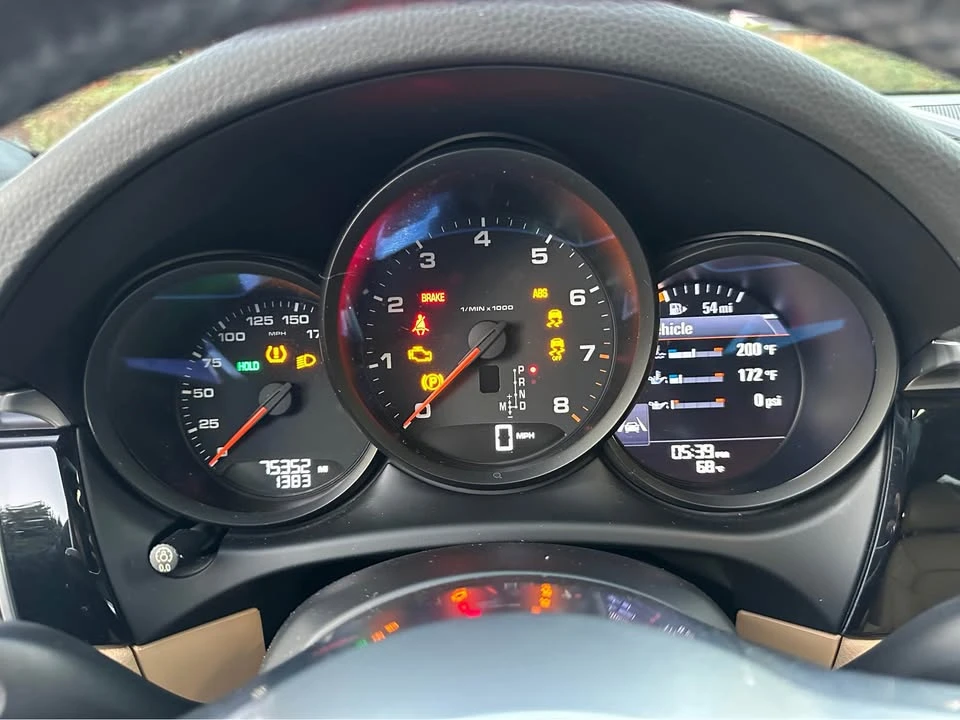 2018 Porsche Macan - Image 9 of 11