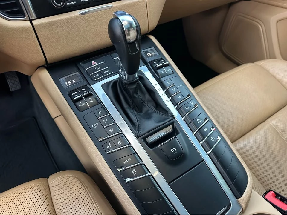 2018 Porsche Macan - Image 7 of 11