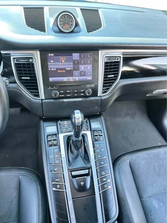 2018 Porsche Macan - Image 11 of 20