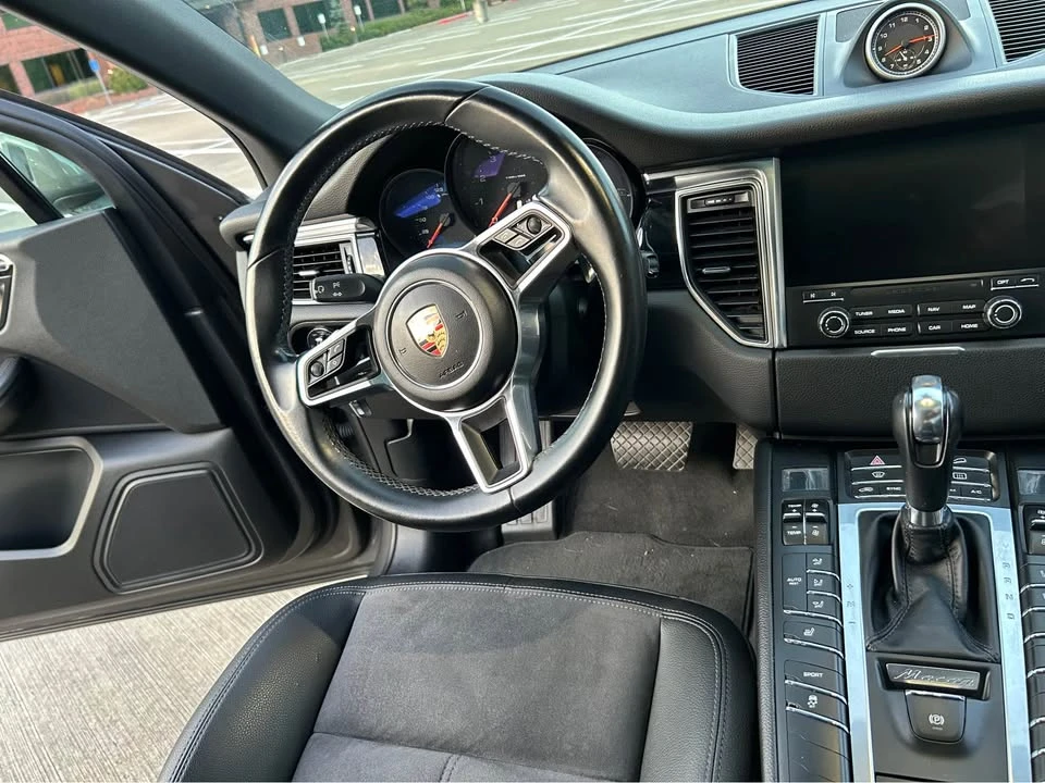 2018 Porsche Macan - Image 7 of 11