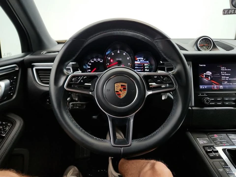 2018 Porsche Macan - Image 17 of 20
