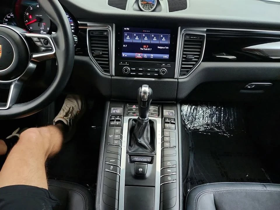 2018 Porsche Macan - Image 19 of 20