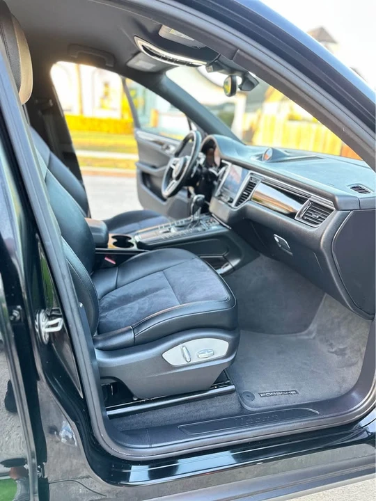 2018 Porsche Macan - Image 13 of 20