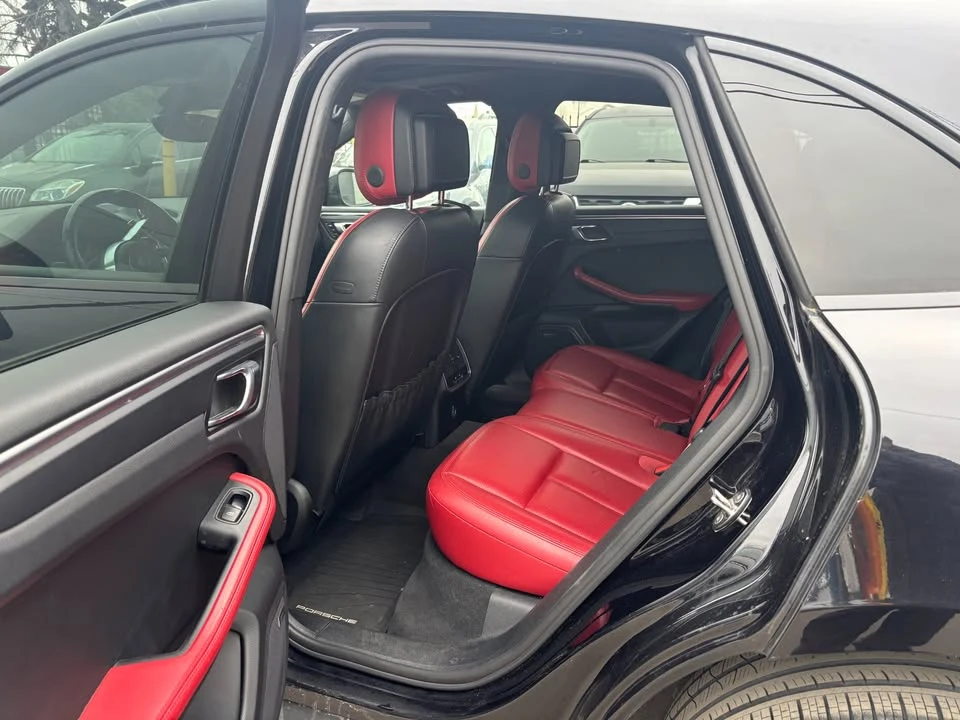 2018 Porsche Macan - Image 9 of 10