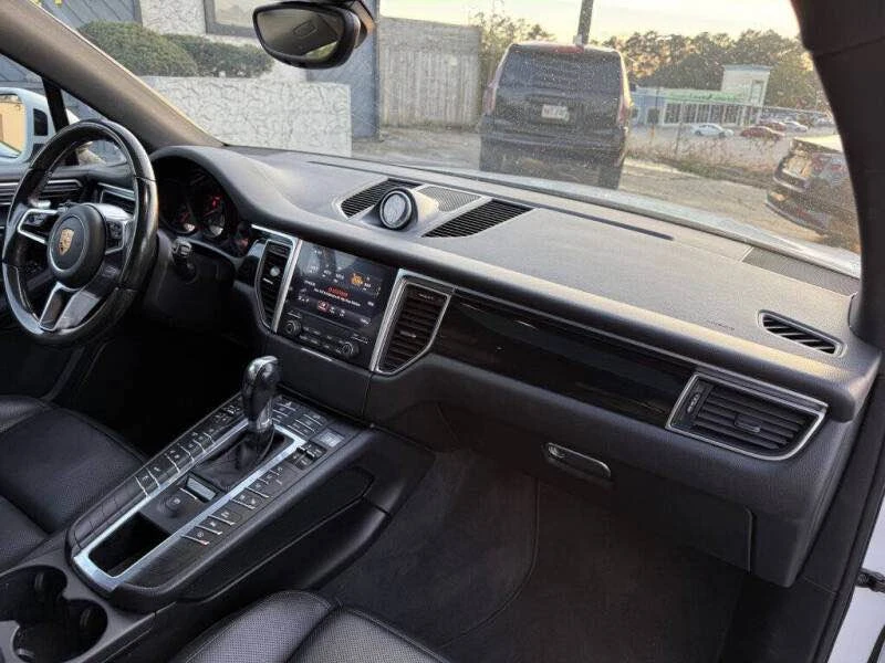 2018 Porsche Macan - Image 6 of 11