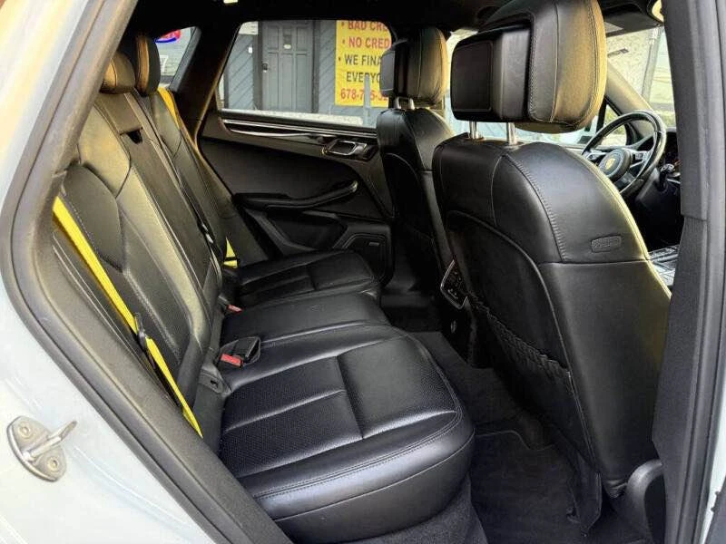 2018 Porsche Macan - Image 8 of 11