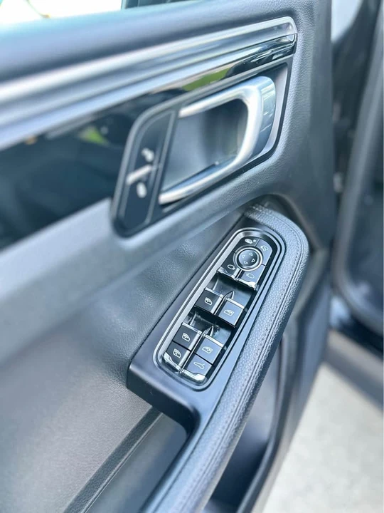 2018 Porsche Macan - Image 12 of 20