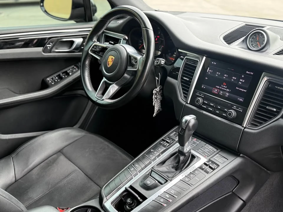 2018 Porsche Macan - Image 8 of 11