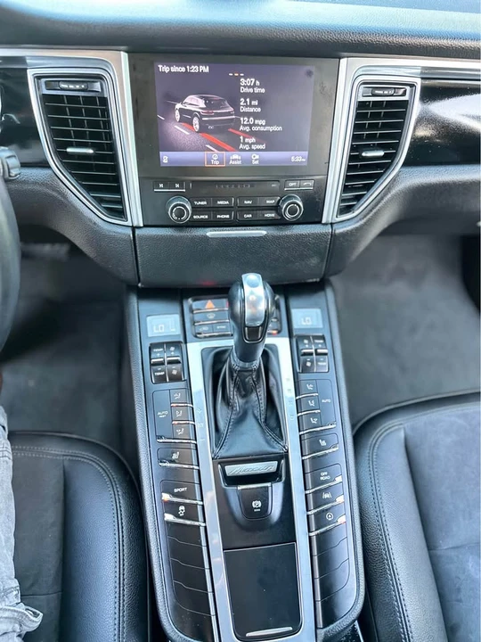 2018 Porsche Macan - Image 10 of 20